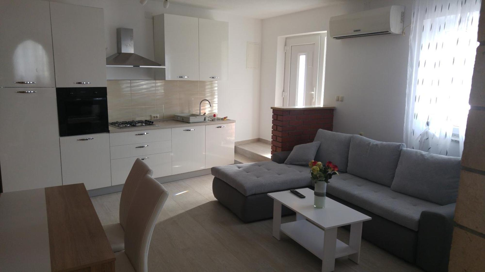 Apartments And Room Suza เซนญ์ ภายนอก รูปภาพ