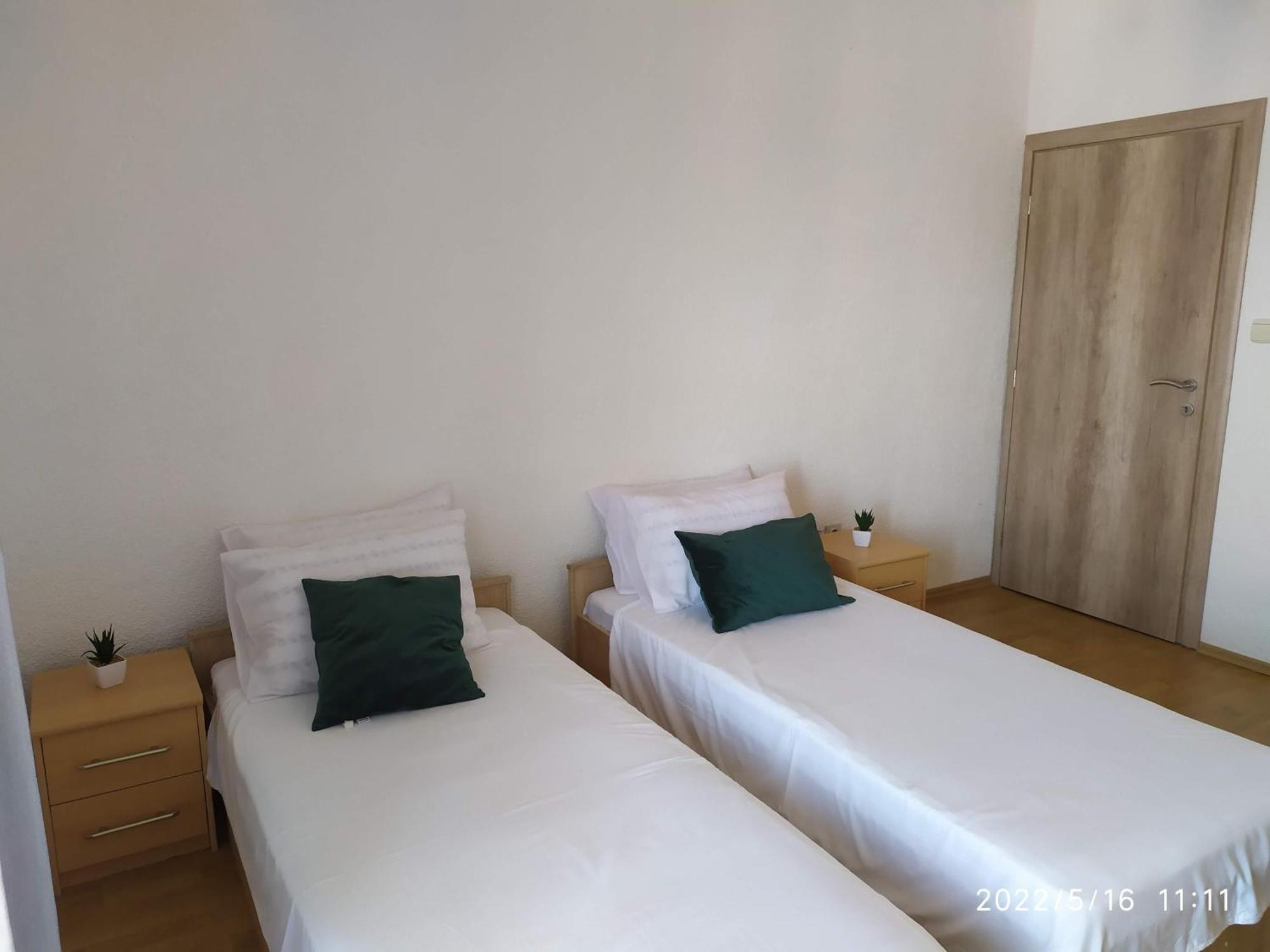 Apartments And Room Suza เซนญ์ ภายนอก รูปภาพ